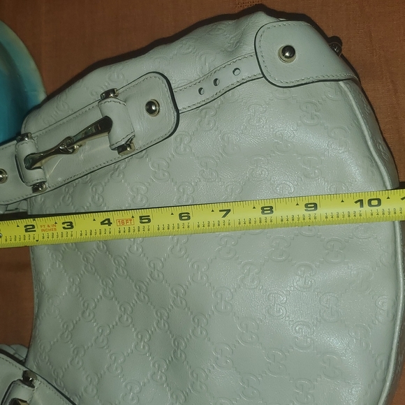 Gucci Guccissima Pelham Leather Small Bag - Picture 8 of 16